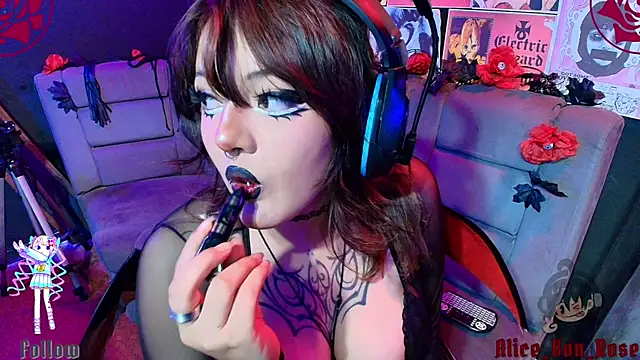 Snapshot of Alice_von_rose chatting on 06-27-26, 05:23 Alice von rose online show from 06-27-26, 05:23
