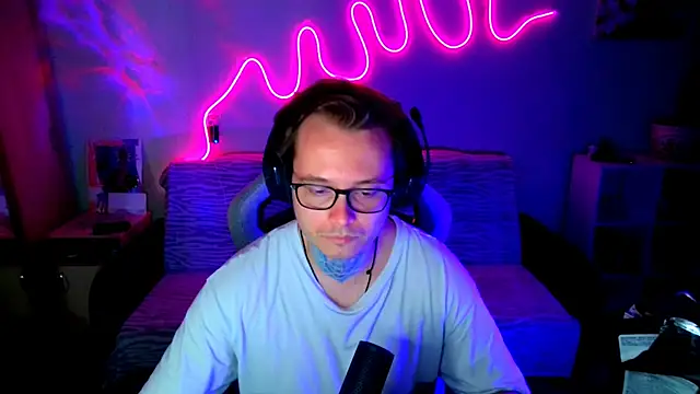 MeLanXolik online show from 06-10-26, 06:51