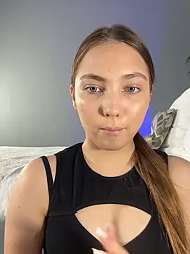Snapshot of EvaVea chatting on 06-19-26, 04:55 EvaVea online show from 06-19-26, 04:55