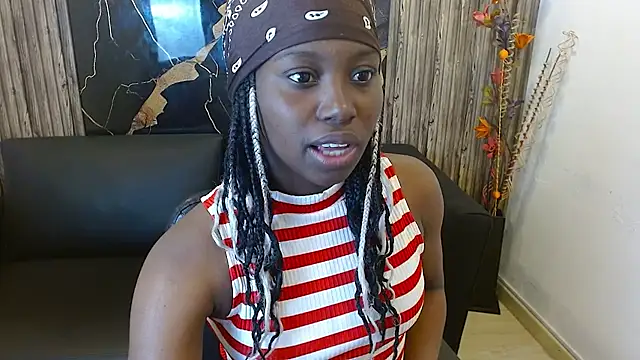 Snapshot of luna_bella160920 chatting on 06-12-26, 01:21 luna bella160920 online show from 06-12-26, 01:21