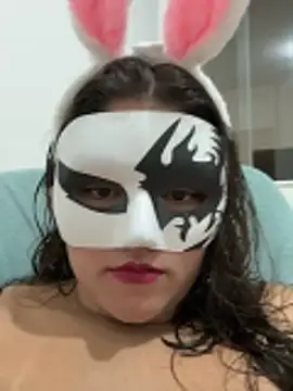 Snapshot of cherrybr01 chatting on 06-07-26, 01:32 cherrybr01 online show from 06-07-26, 01:32