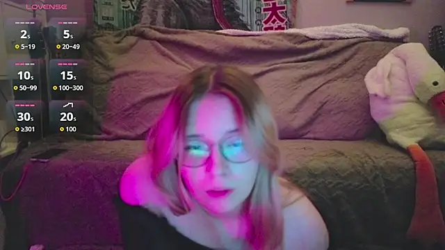 Snapshot of LeahBay chatting on 07-18-26, 10:57 LeahBay online show from 07-18-26, 10:57