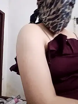 Snapshot of Hot_Niya2 chatting on 05-17-26, 06:48 Hot Niya2 online show from 05-17-26, 06:48