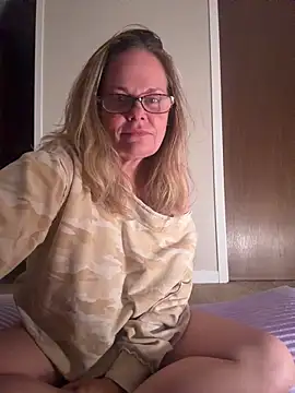 Snapshot of christinamoon0612 chatting on 05-19-26, 05:14 christinamoon0612 online show from 05-19-26, 05:14