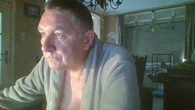 Snapshot of edje59a chatting on 03-14-25, 07:26 edje59a online show from 03-14-25, 07:26