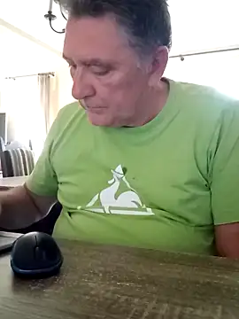 Snapshot of edje59a chatting on 09-15-25, 08:03 edje59a online show from 09-15-25, 08:03