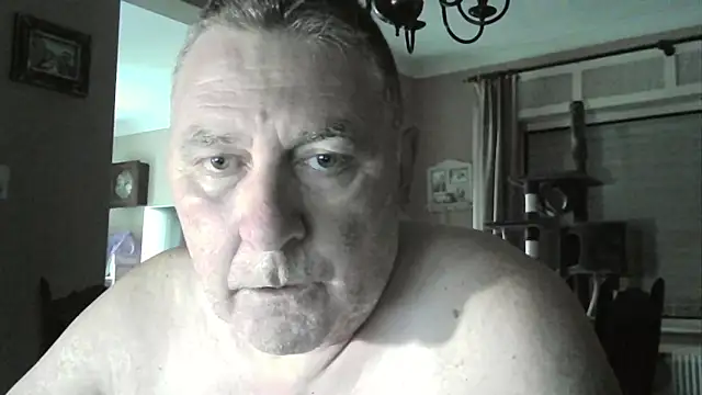 Snapshot of edje59a chatting on 10-07-25, 06:43 edje59a online show from 10-07-25, 06:43