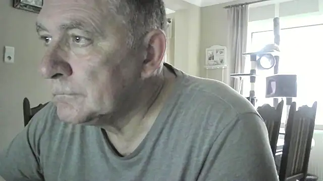 Snapshot of edje59a chatting on 10-10-25, 07:29 edje59a online show from 10-10-25, 07:29