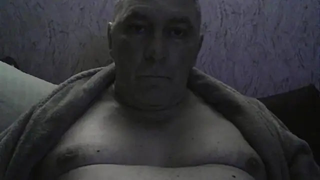 Snapshot of edje59a chatting on 10-11-25, 12:10 edje59a online show from 10-11-25, 12:10