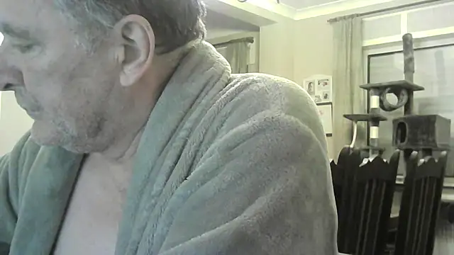 Snapshot of edje59a chatting on 11-27-25, 07:10 edje59a online show from 11-27-25, 07:10