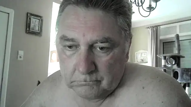 Snapshot of edje59a chatting on 04-28-26, 06:18 edje59a online show from 04-28-26, 06:18