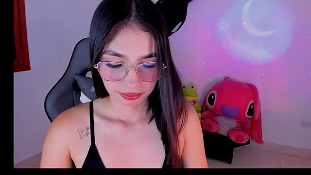 Scarleth Ferrec online show from 06-07-26, 04:05