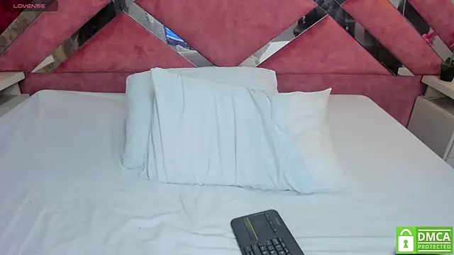 Snapshot of MiaInk_ chatting on 05-19-26, 01:56 MiaInk online show from 05-19-26, 01:56