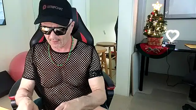 Snapshot of hotdadbod chatting on 12-21-24, 08:43 hotdadbod online show from 12-21-24, 08:43