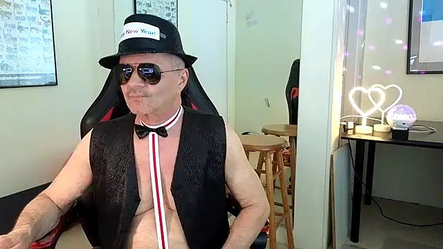 Snapshot of hotdadbod chatting on 01-01-25, 09:20 hotdadbod online show from 01-01-25, 09:20