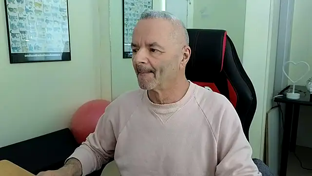 Snapshot of hotdadbod chatting on 01-11-25, 07:38 hotdadbod online show from 01-11-25, 07:38