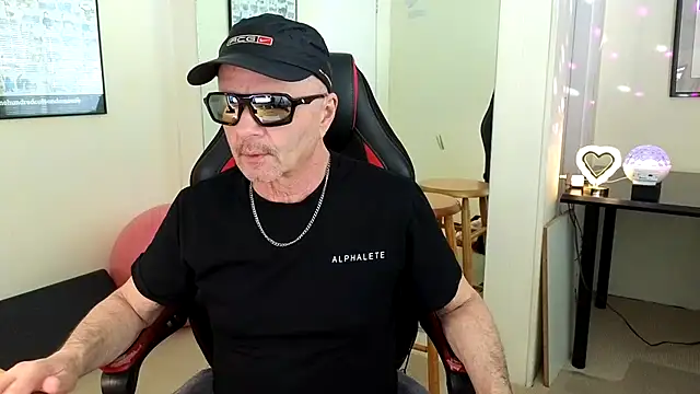 Snapshot of hotdadbod chatting on 01-14-25, 09:20 hotdadbod online show from 01-14-25, 09:20