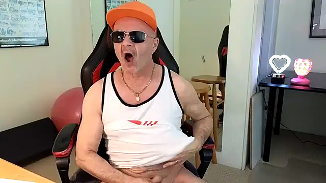 Snapshot of hotdadbod chatting on 01-17-25, 09:28 hotdadbod online show from 01-17-25, 09:28