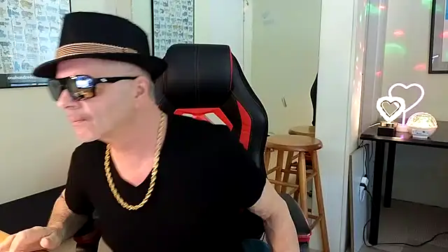 Snapshot of hotdadbod chatting on 01-20-25, 09:32 hotdadbod online show from 01-20-25, 09:32