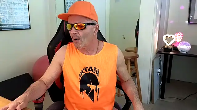 Snapshot of hotdadbod chatting on 01-26-25, 09:18 hotdadbod online show from 01-26-25, 09:18