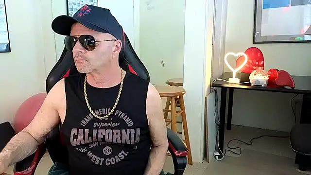 Snapshot of hotdadbod chatting on 03-06-25, 09:31 hotdadbod online show from 03-06-25, 09:31