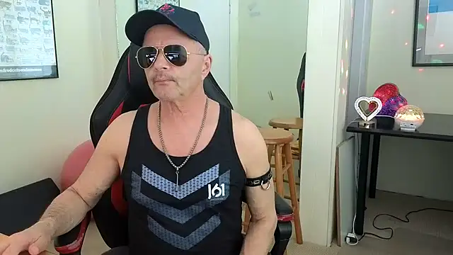 Snapshot of hotdadbod chatting on 03-19-25, 08:32 hotdadbod online show from 03-19-25, 08:32