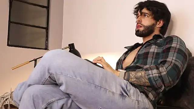 Snapshot of JuanMillano chatting on 05-30-26, 01:35 JuanMillano online show from 05-30-26, 01:35