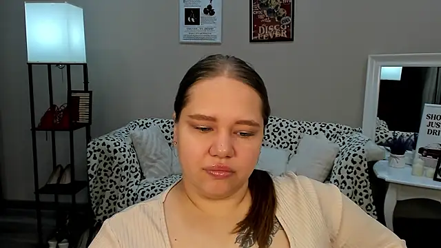 Snapshot of DianaKristol chatting on 05-17-26, 05:31 DianaKristol online show from 05-17-26, 05:31