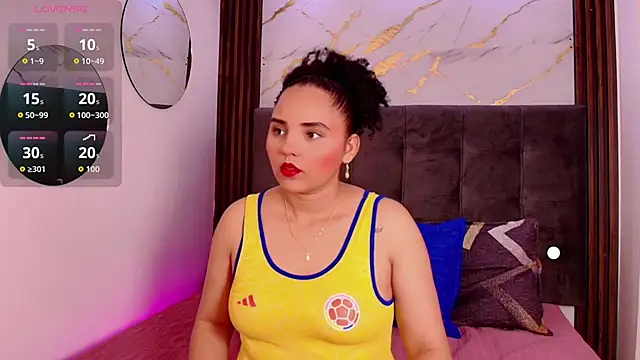 Snapshot of Sol__Latina chatting on 06-19-26, 03:33 Sol Latina online show from 06-19-26, 03:33