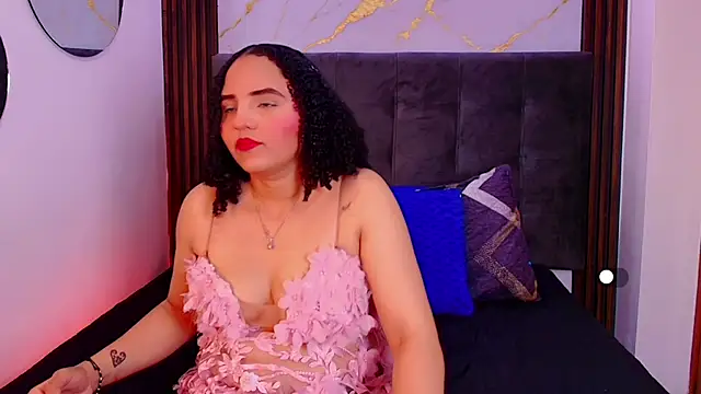Snapshot of Sol__Latina chatting on 06-20-26, 03:31 Sol Latina online show from 06-20-26, 03:31