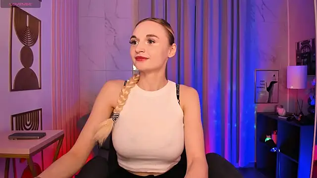 Snapshot of Mila__Lux chatting on 07-10-26, 09:06 Mila Lux online show from 07-10-26, 09:06