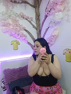 Snapshot of Laura__Castillo_ chatting on 06-12-26, 12:15 Laura Castillo online show from 06-12-26, 12:15