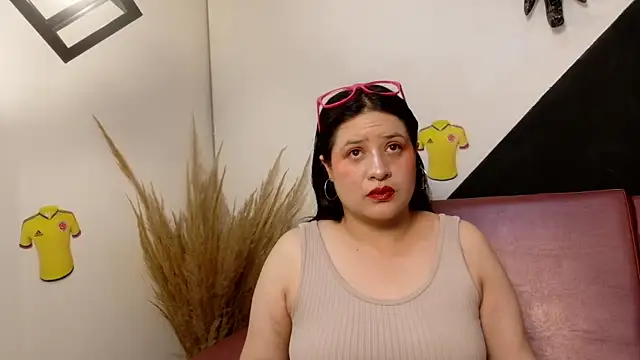 Snapshot of Laura__Castillo_ chatting on 07-01-26, 12:40 Laura Castillo online show from 07-01-26, 12:40