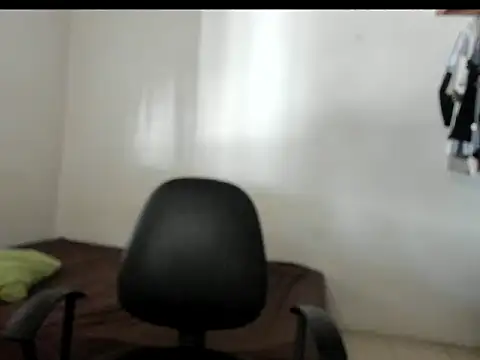 Snapshot of aquiles04 chatting on 06-12-26, 05:34 aquiles04 online show from 06-12-26, 05:34