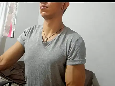 Snapshot of aquiles04 chatting on 06-30-26, 03:02 aquiles04 online show from 06-30-26, 03:02