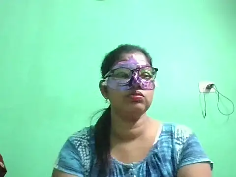 Snapshot of Kavya17 chatting on 06-20-26, 02:58 Kavya17 online show from 06-20-26, 02:58