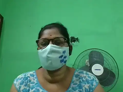 Snapshot of Kavya17 chatting on 06-20-26, 04:21 Kavya17 online show from 06-20-26, 04:21