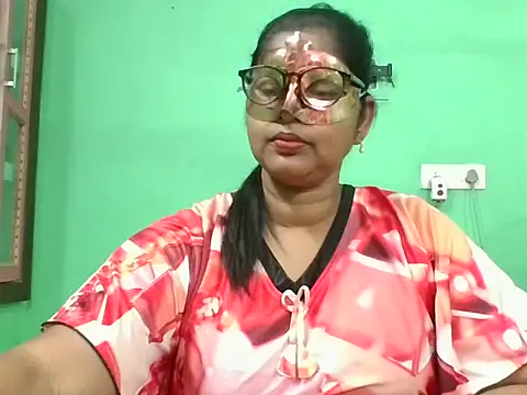 Snapshot of Kavya17 chatting on 06-23-26, 02:04 Kavya17 online show from 06-23-26, 02:04