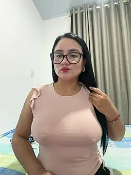 Snapshot of rousee69_ chatting on 06-28-26, 12:27 rousee69 online show from 06-28-26, 12:27