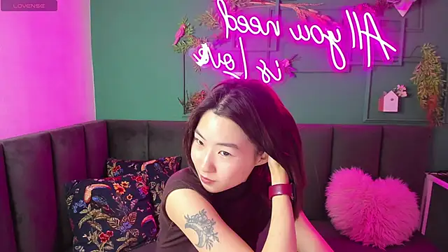 Runi Asian online show from 06-19-26, 01:21