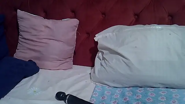 Queenleahx online show from 06-18-26, 06:02