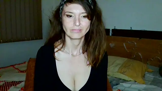 LoveElenika online show from 06-21-26, 02:14