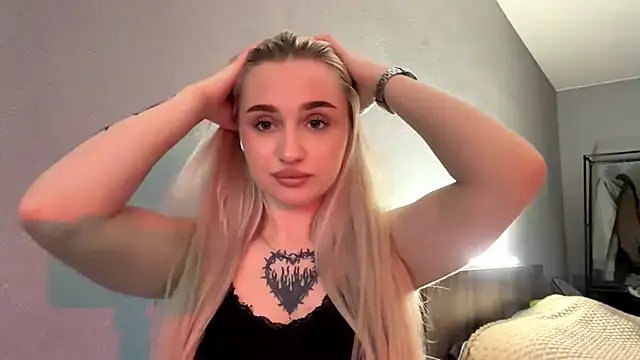 TiffanieSluyter online show from 05-19-26, 03:40