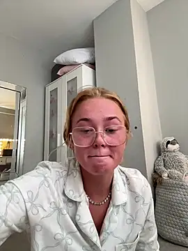 Snapshot of miaflowerxx chatting on 08-01-26, 10:47 miaflowerxx online show from 08-01-26, 10:47