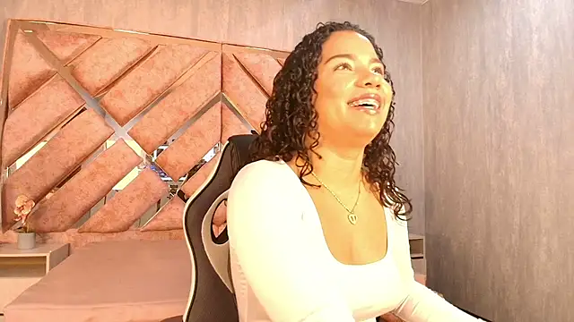 Snapshot of TamaraaHoney chatting on 05-15-26, 12:34 TamaraaHoney online show from 05-15-26, 12:34