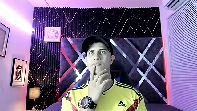 Snapshot of dominic_connor chatting on 06-19-26, 03:22 dominic connor online show from 06-19-26, 03:22