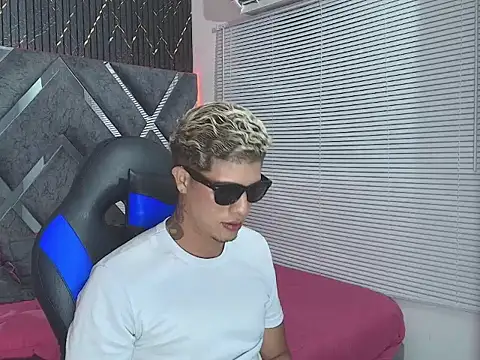Snapshot of dominic_connor chatting on 06-27-26, 04:17 dominic connor online show from 06-27-26, 04:17