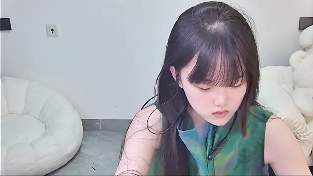 Evil-Bunny007 online show from 06-12-26, 12:37