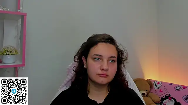 Snapshot of Mary_F0x chatting on 07-04-26, 05:35 Mary F0x online show from 07-04-26, 05:35