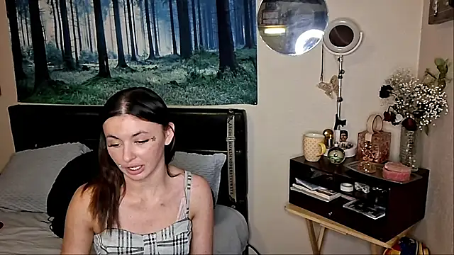 Snapshot of DallasWeese chatting on 06-03-26, 12:24 DallasWeese online show from 06-03-26, 12:24